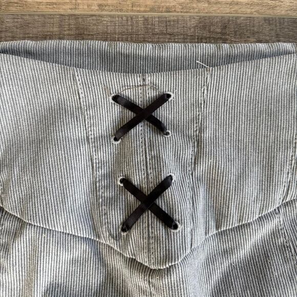 Grey Pencil pinstripe Skirt Size 6 - Picture 3 of 5